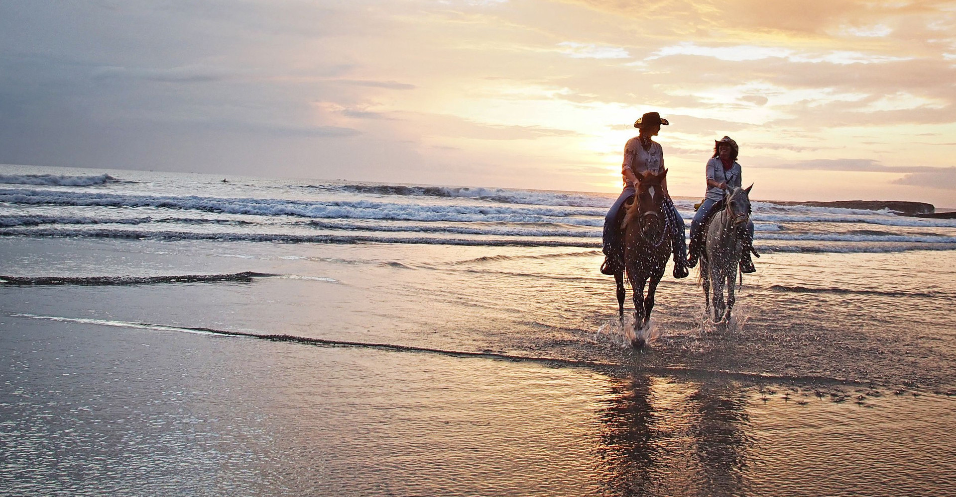 3-horse-riding-beach
